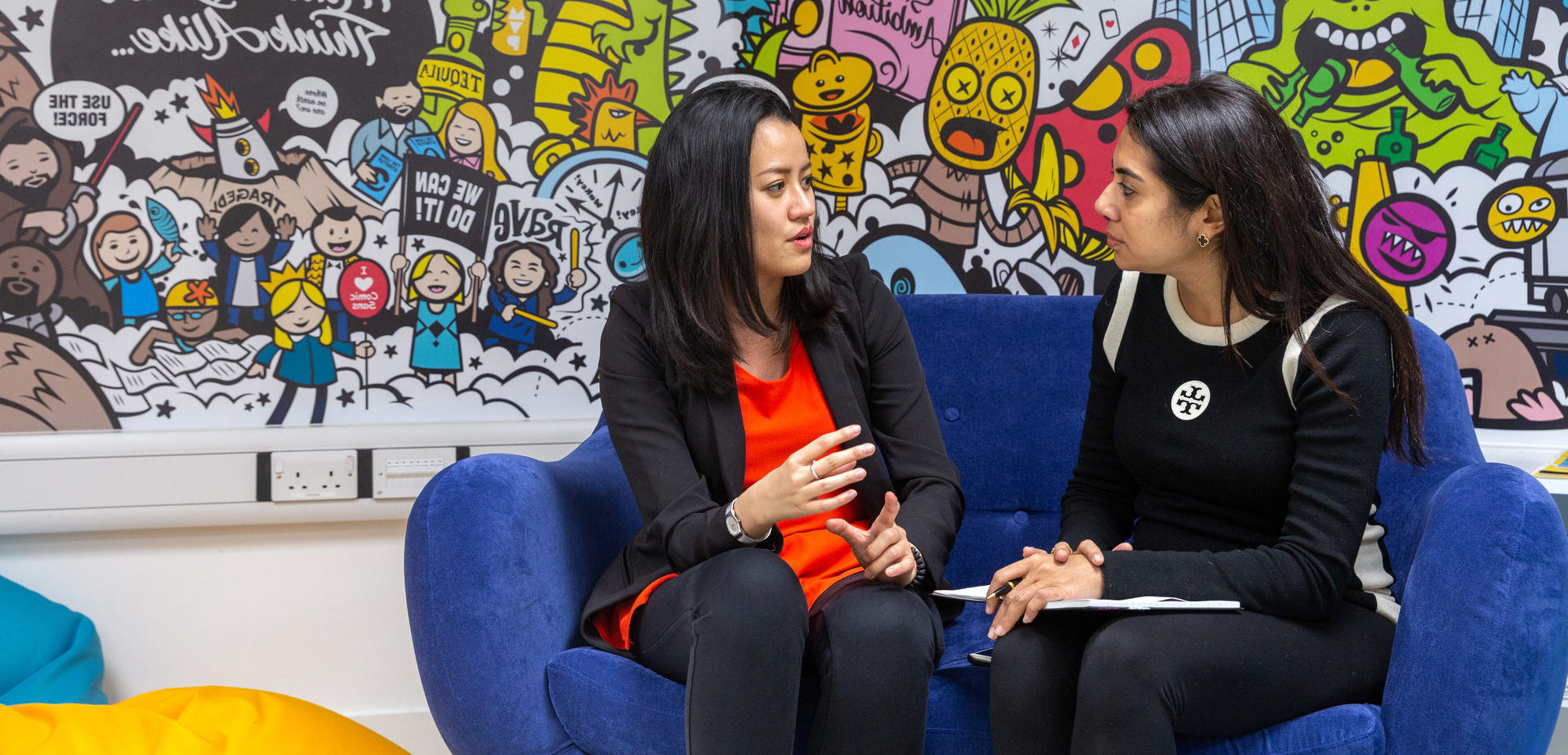 Idea Surgery Banner Mentor and founder sat on a sofa in the Enterprise Lab in deep conversation